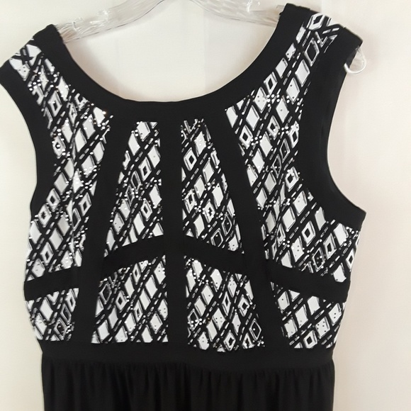 Dress// Black & White Caged Sparkle Bust Dress 14P - Picture 3 of 6